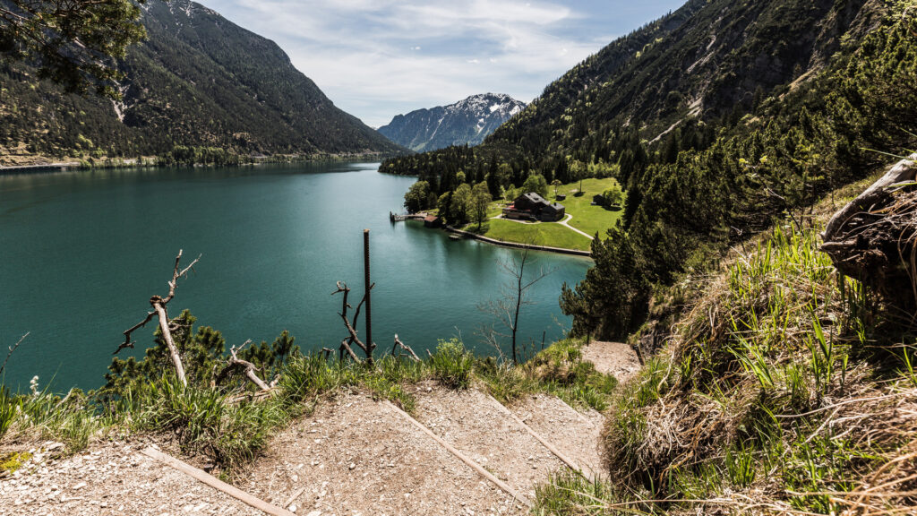 Vom Gaisalmsteig erhaltet man einen schönen Blick auf die Gaisalm und den Achensee.